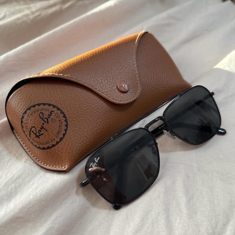 Ray-Ban New Caravan Black Sunglasses with Tan Case